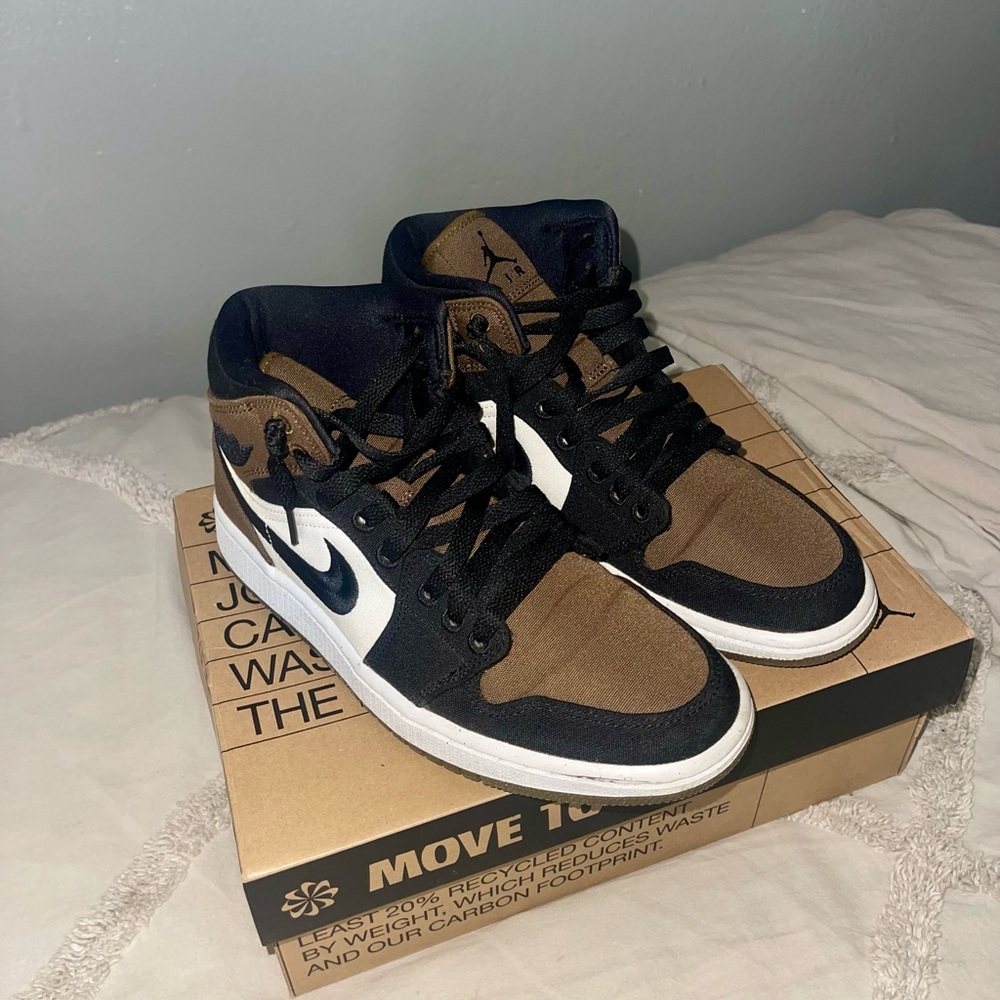 Nike Jordan 1 Mid Olive Toe Sneakers - Picture 2 of 6